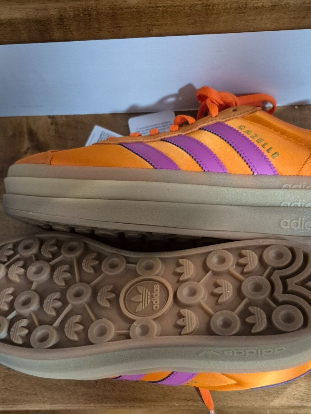 ADIDAS SNEAKERS - SIXE 8 1/2 US  - NWT - Picture 4 of 6